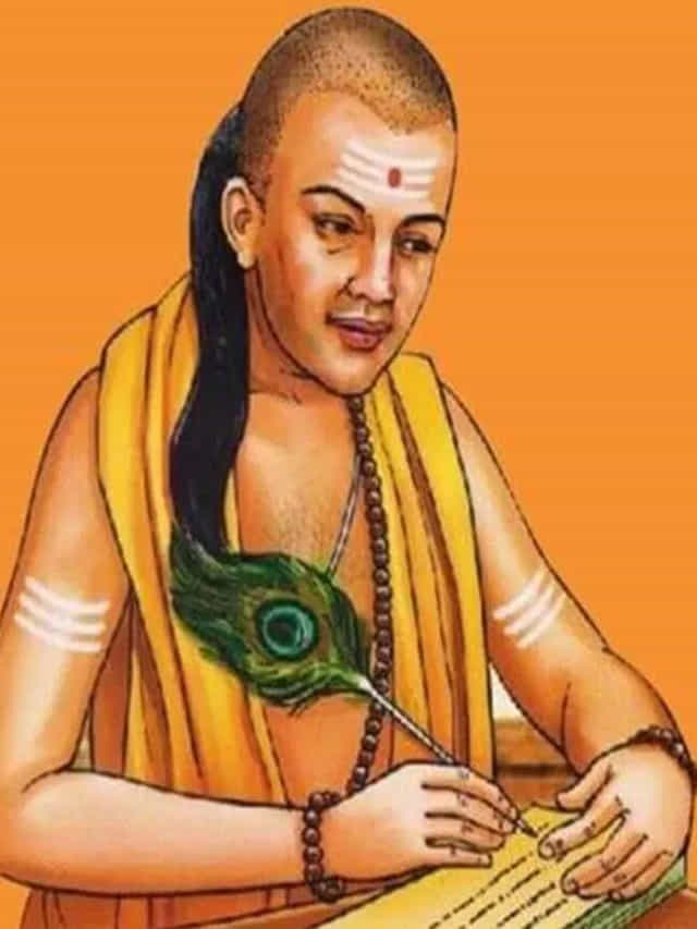 లక్ష్మీదేవి చంచల స్వభావి. తప్పుడు మార్గంలో డబ్బు సంపాదించే వ్యక్తి లేదా సంపాదించిన డబ్బును తప్పుడు స్థలంలో ఖర్చు చేసే వ్యక్తికి లక్ష్మీ కటాక్షం ఎన్నటికీ లభించదు. అందుకే తప్పుడు మార్గాల ద్వారా లేదా అబద్ధాలతో డబ్బు సంపాదించకూడదు. ఈ రకమైన సంపాదన వ్యక్తిని లాభాపేక్షకు బదులు ఆర్థికంగా బలహీనపరుస్తుంది.