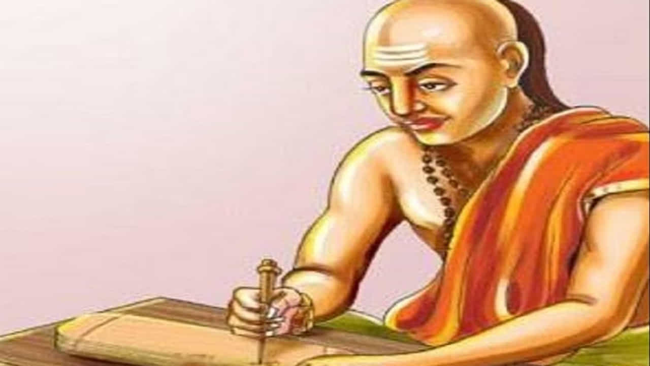 అదృష్టం మీద ఆధారపడకుండా కష్టపడి పనిచేసే వ్యక్తికి లక్ష్మీదేవి ప్రత్యేక ఆశీస్సులు ఉంటాయి. అలాంటి వారి జీవితంలో డబ్బుకు లోటు అనేది కలగదు. అంతే కాకుండా జీవితంలో సుఖ సంపదలు లభిస్తాయి. ఎటువంటి పరిస్థితులు ఎదురైనా కష్టపడి పనిచేసే వారు త్వరగా విజయం సాధిస్తారని చాణక్యుడు నమ్మాడు.