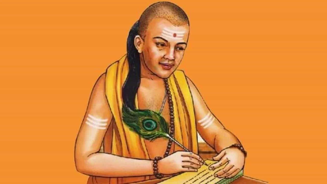 ఆచార్య చాణక్యుడు ఒక వ్యక్తి ప్రవర్తన అతని వ్యక్తిత్వానికి చిహ్నం. కనుక వ్యక్తికీ నైపుణ్యం చాలా ముఖ్యం. పరిస్థితిని ఎదుర్కోవడానికి ప్రతి ఒక్కరికీ విజ్ఞత అవసరం. లేకపోతే, వారు సులభంగా అనేక సమస్యలలో చిక్కుకుంటారు. చాణక్యుడు ప్రకారం, మనిషి చెడు సమయాల్లో కూడా తన స్వభావాన్ని మార్చుకోకపోతే, అతను ఎల్లప్పుడూ కష్టాలను అనుభవించవలసి ఉంటుంది.