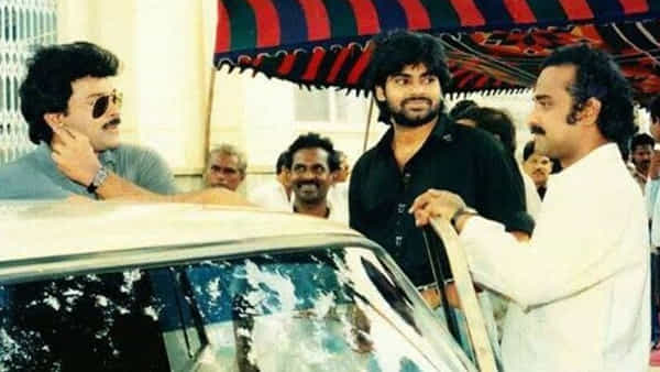 Megastar Chiranjeevi: చిరంజీవి.. పవన్ కళ్యాణ్తో ముచ్చటిస్తోన్న ఈ వ్యక్తి ఎవరో గుర్తుపట్టారా ?.. అందరికీ సుపరిచితమైన రైటర్..
