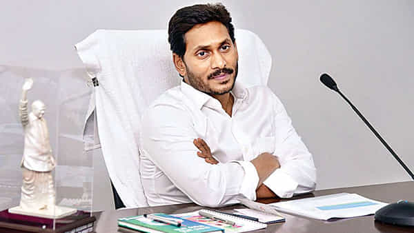 YS Jagan: లండన్ పర్యటన రద్దు..? రెండు రోజుల్లో ఢిల్లీకి సీఎం జగన్.. సీఎస్ కీలక ప్రకటన..