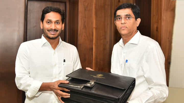 AP Budget 2023: 2లక్షల 79 వేల 279 కోట్ల తో ఏపీ బడ్జెట్.. ప్రవేశపెట్టిన ఆర్థిక మంత్రి.. లైవ్ వీడియో AP Budget 2023: 2లక్షల 79 వేల 279 కోట్ల తో ఏపీ బడ్జెట్.. ప్రవేశపెట్టిన ఆర్థిక మంత్రి.. లైవ్ వీడియో