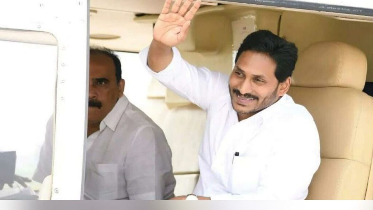 YS Jagan: ఢిల్లీ చేరకున్న సీఎం జగన్‌.. మోదీ, అమిత్‌షాలతో కీలక భేటీ. ఏ  అంశాలు చర్చకు రానున్నాయంటే.. - Telugu News | CM Jagan Mohan Reddy in delhi  to meet pm modi and amit shah | TV9 Telugu