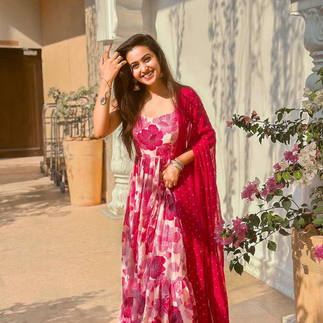 కొన్ని షార్ట్ ఫిల్మ్స్‌లో కూడ నటించిన దీపికా సోషల్ మీడియాలో హోరెత్తిస్తుంది. అయితే డీ షో ద్వారా బాగా పాపులర్ అయింది