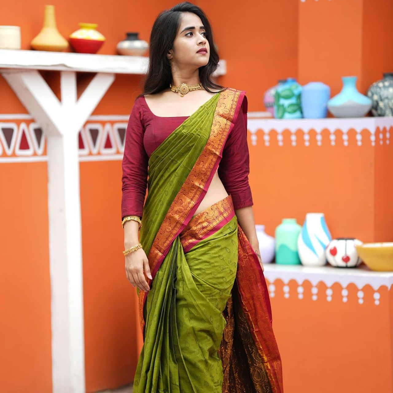 డబ్ స్మాష్ వీడియోలతో మంచి గుర్తింపును అందుకున్న ఈ బ్యూటీ బిగ్ బాస్ లో కూడా అవకాశాన్ని అందుకుంది. వెండితెరపై కూడా నటించింది.