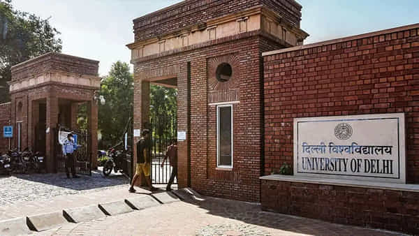 Delhi University: ఢిల్లీ యూనివర్సిటీలో 100 టీచర్ పోస్టులు.. విద్యార్హతల ఆధారంగా ఎంపిక..