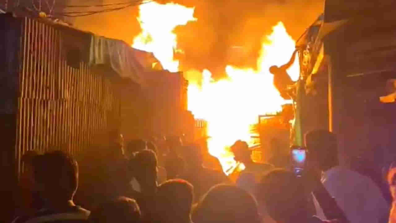 Hyderabad: అత్తాపూర్లో భారీ అగ్నిప్రమాదం.. అదుపులోకి రాని మంటలు.. ఇళ్లు ఖాళీ చేయిస్తున్న అధికారులు