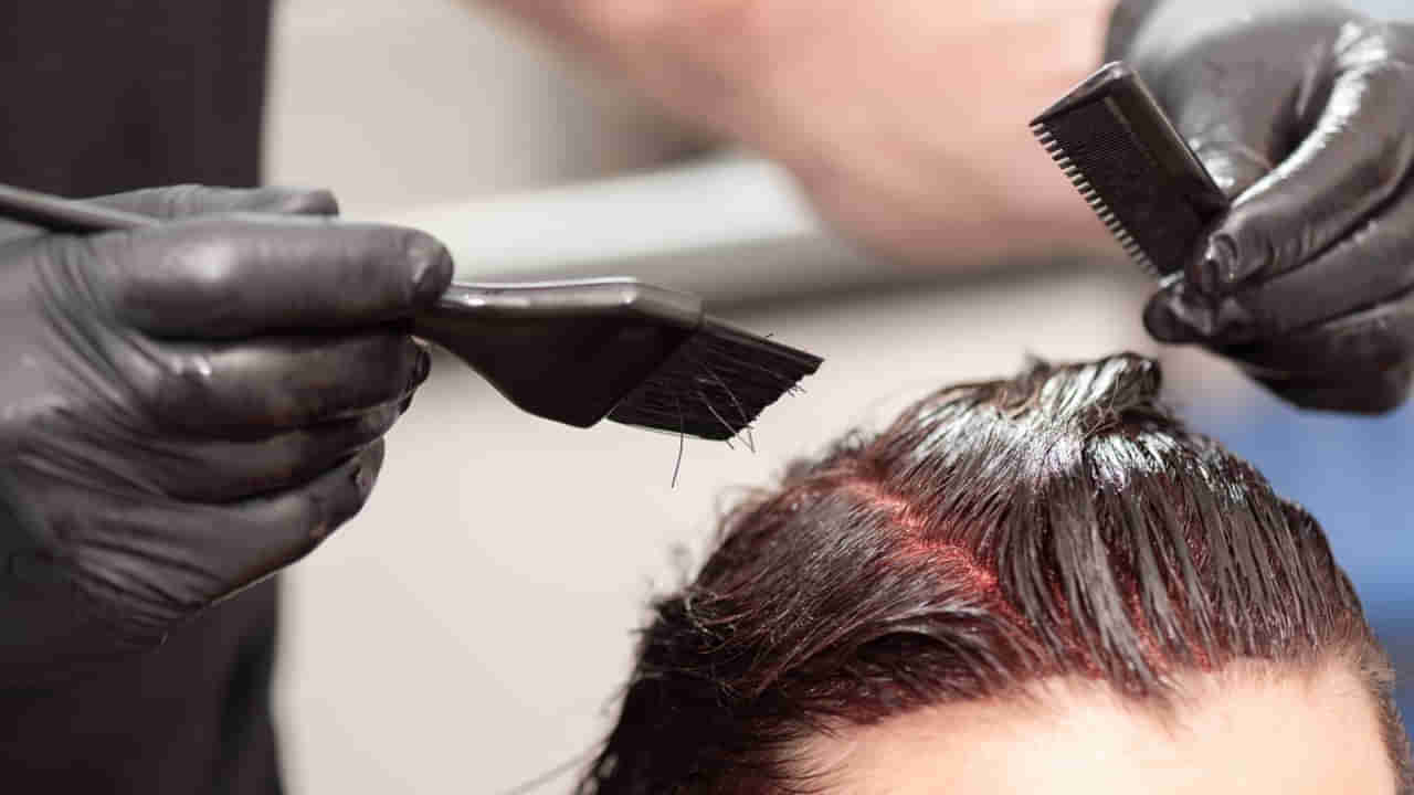 Hair Colouring: హెయిర్ కలరింగ్ చేయిస్తున్నారా..? ఈ విషయాలను మరచిపోతే ఇక అంతే..!