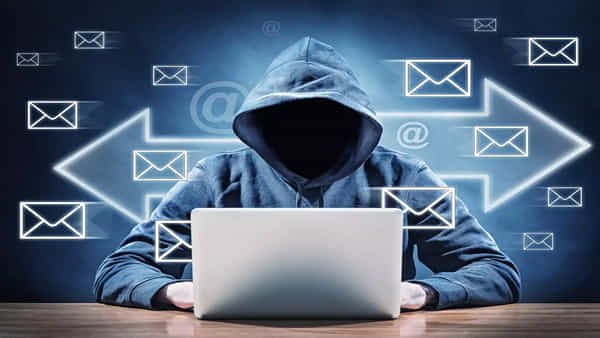 HDFC Bank: మీకు ఈ బ్యాంకులో ఖాతా ఉంటే జాగ్రత్తగా ఉండండి.. లేకపోతే భారీగా మోసపోతారు