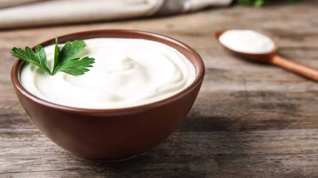 Health Tips: వేసవిలో ప్రతిరోజూ పెరుగు తినడం వల్ల ఆరోగ్య ప్రయోజనాలు ఏంటో తెలుసా?