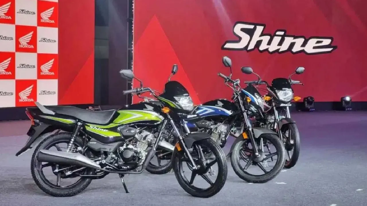 Honda Shine 100- ఈ జాబితాలో తాజా పేరు హోండా షైన్ 100.  కంపెనీ దీనిని ఇటీవలే రూ.64,900 ప్రారంభ ధరతో పరిచయం చేసింది.  ప్రత్యేక విషయం ఏమిటంటే షైన్ 100 ఇంజిన్ OBD-2 కంప్లైంట్, E20కి అనుకూలంగా ఉంటుంది.  ఈ బైక్‌కు సెల్ఫ్ స్టార్టర్ కూడా ఉంది. ఇది దేశంలోనే అత్యంత చౌకైన సెల్ఫ్ స్టార్ట్ మోటార్‌సైకిల్‌గా నిలిచింది.  