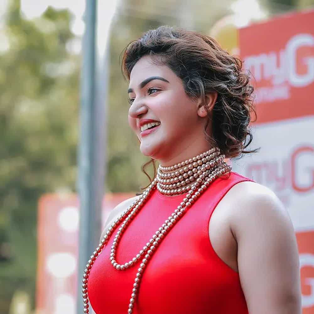 వీరసింహారెడ్డి మూవీతో తెలుగులో ఎంట్రీ ఇచ్చిన మలయాళీ ముద్దుగుమ్మ 'హనీ రోజ్'. ఒక్క సినిమాతోనే తన అందం, అభినయంతో అందరి చూపు తనవైపు తిప్పుకుంది ఓ ముద్దుగుమ్మ.అందం సైతం అసూయ పడేట్టుగా ఉన్న ఆ ముద్దుగుమ్మ వావ్ ఫొటోస్