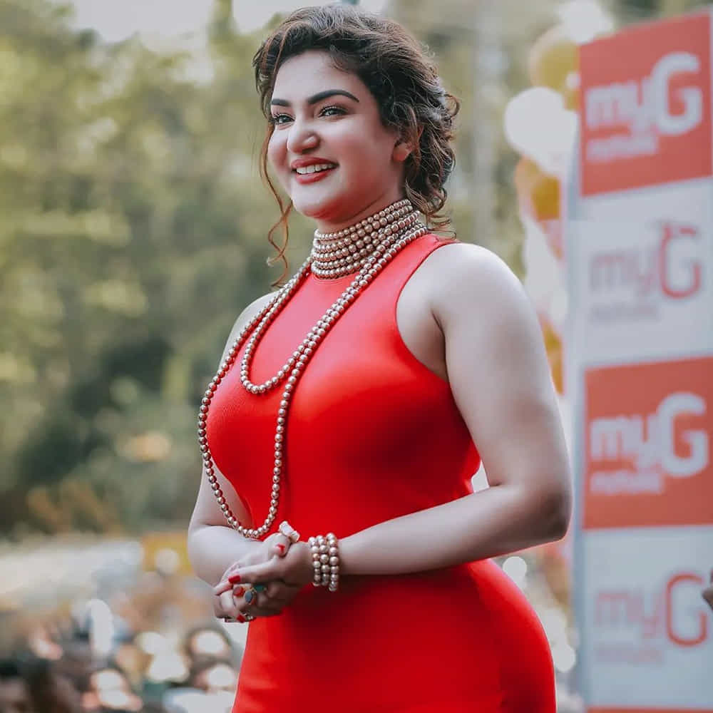 వీరసింహారెడ్డి మూవీతో తెలుగులో ఎంట్రీ ఇచ్చిన మలయాళీ ముద్దుగుమ్మ 'హనీ రోజ్'. ఒక్క సినిమాతోనే తన అందం, అభినయంతో అందరి చూపు తనవైపు తిప్పుకుంది ఓ ముద్దుగుమ్మ.అందం సైతం అసూయ పడేట్టుగా ఉన్న ఆ ముద్దుగుమ్మ వావ్ ఫొటోస్