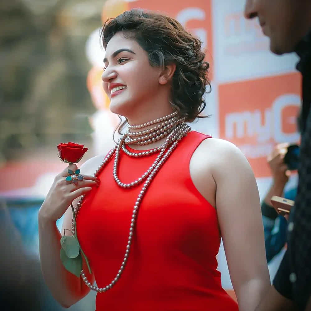 వీరసింహారెడ్డి మూవీతో తెలుగులో ఎంట్రీ ఇచ్చిన మలయాళీ ముద్దుగుమ్మ 'హనీ రోజ్'. ఒక్క సినిమాతోనే తన అందం, అభినయంతో అందరి చూపు తనవైపు తిప్పుకుంది ఓ ముద్దుగుమ్మ.అందం సైతం అసూయ పడేట్టుగా ఉన్న ఆ ముద్దుగుమ్మ వావ్ ఫొటోస్