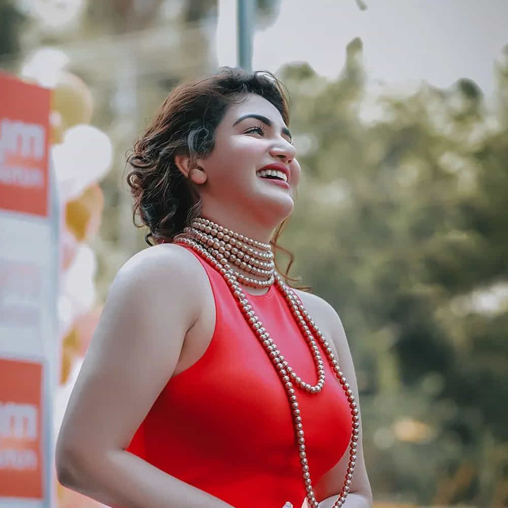 వీరసింహారెడ్డి మూవీతో తెలుగులో ఎంట్రీ ఇచ్చిన మలయాళీ ముద్దుగుమ్మ 'హనీ రోజ్'. ఒక్క సినిమాతోనే తన అందం, అభినయంతో అందరి చూపు తనవైపు తిప్పుకుంది ఓ ముద్దుగుమ్మ.అందం సైతం అసూయ పడేట్టుగా ఉన్న ఆ ముద్దుగుమ్మ వావ్ ఫొటోస్