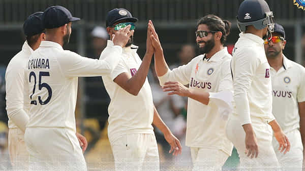 IND vs AUS: ముగిసిన తొలిరోజు ఆట.. బౌలింగ్లో కుహ్నెమన్, బ్యాటింగ్లో ఖవాజా జోరు.. ఆసీస్దే ఆధిపత్యం..