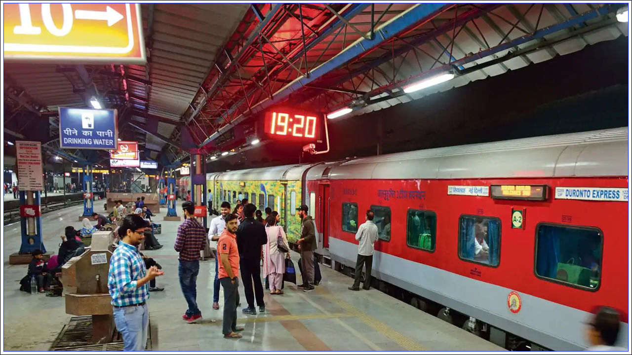 Indian Railways: మీరు రైలులో ప్రయాణిస్తున్నారా..? ఈ నియమాలు తప్పకుండా తెలుసుకోండి