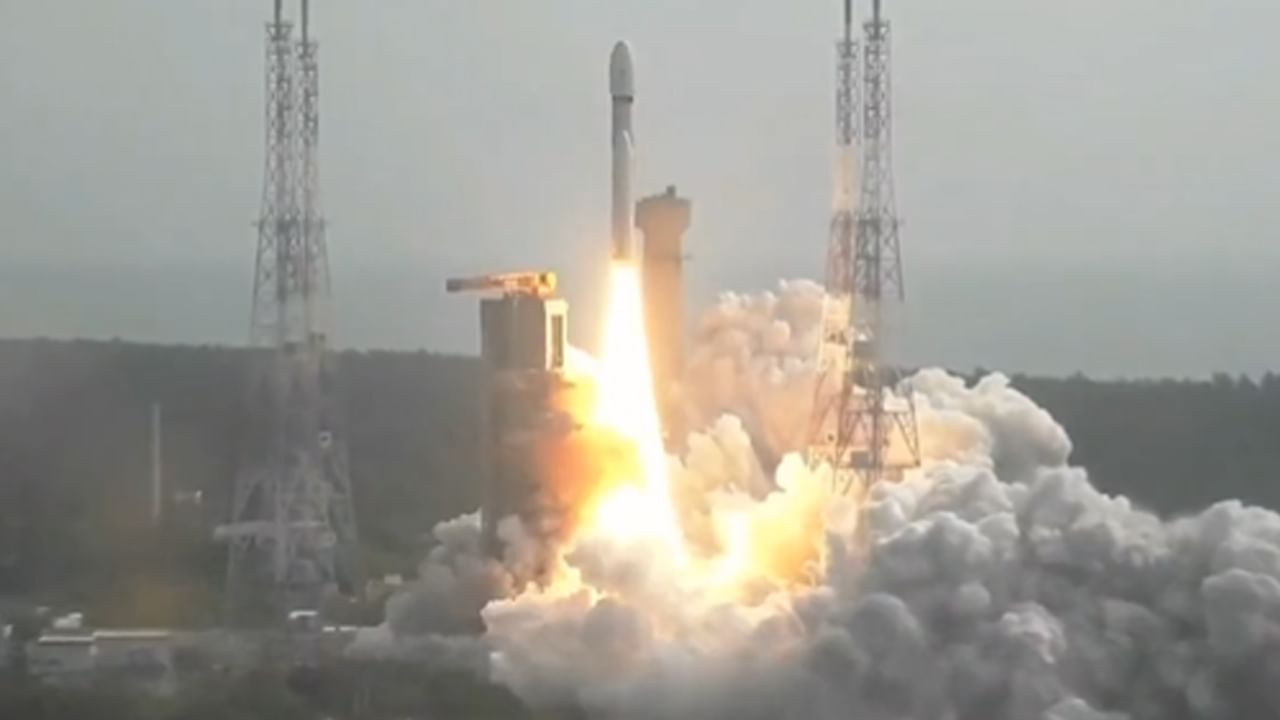 ISRO: ఇస్రో చరిత్రలో మరో కలికితురాయి..బాహుబలి రాకెట్ ప్రయోగం విజయవంతం.. కక్ష్యలోకి 36 ఉపగ్రహాలు