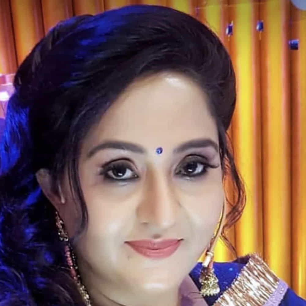 కార్తిక తల్లి రాధ గురించి పరిచయం అవసరం లేదు. 1980ల్లో ఆమె స్టార్ హీరోయిన్గా రాణించారు. తెలుగు, తమిళ, కన్నడ, మలయాళ, హిందీ భాషల్లో స్టార్ హీరోల సరసన ఆమె నటించారు.