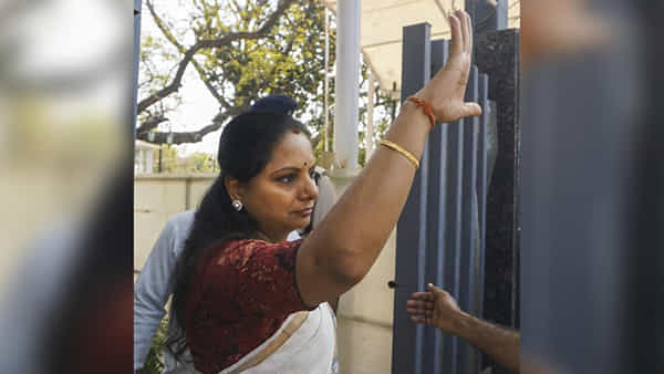 MLC Kavitha: లిక్కర్ స్కామ్లో ముగిసిన కవిత ఈడీ విచారణ.. 9 గంటల పాటు సుదీర్ఘంగా.