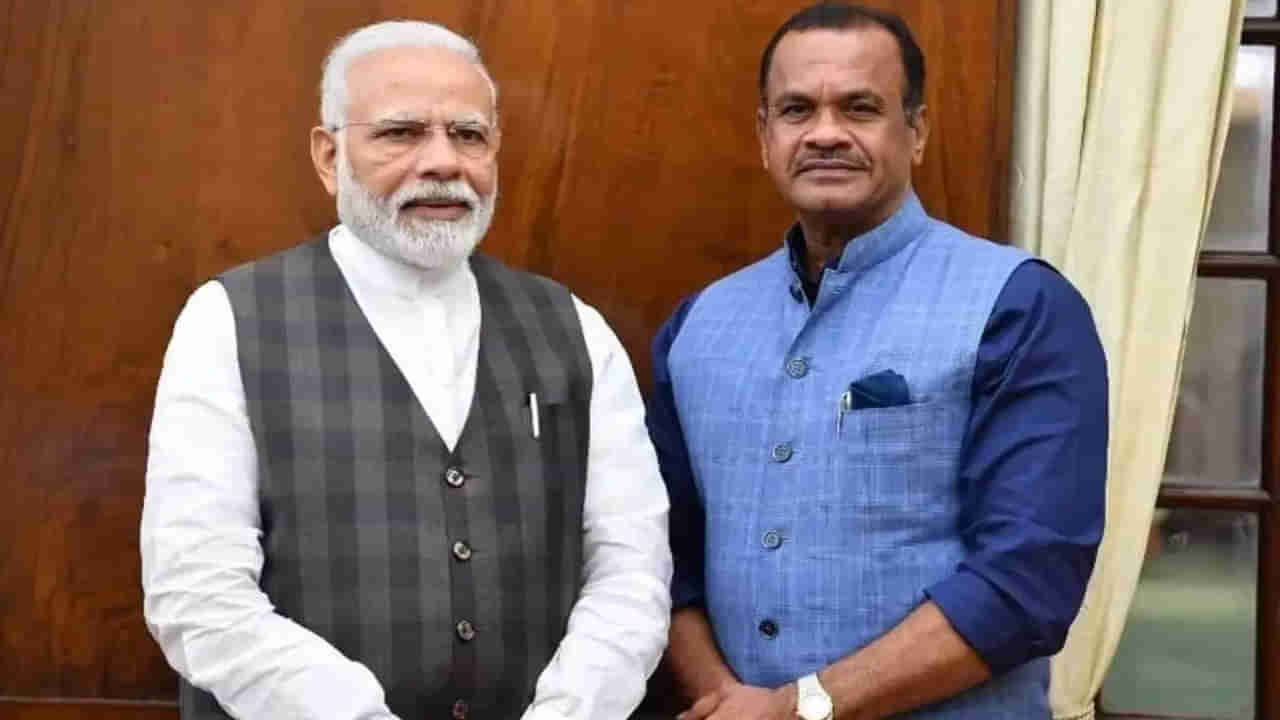 Congress MP : రాజకీయాలు కాదు.. ఆ అంశాలపైనే మాట్లాడాను.. ప్రధాని మోదీని మరోసారి కలిసిన కాంగ్రెస్ ఎంపీ..