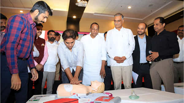 Telangana: తెలంగాణలో సీపీఆర్ శిక్షణను ప్రారంభించిన మంత్రి హరీశ్ రావు.. ‘ప్రాణాలు కాపాడేందుకే’ అంటూ..