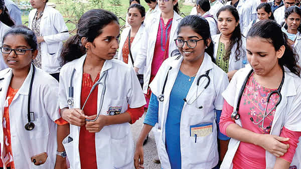 తెలంగాణలో మెడికల్ విద్యార్థులకు గుడ్ న్యూస్.. త్వరలోనే మరో 9 కొత్త కాలేజీలు. మొత్తం సీట్ల సంఖ్య ఎంతకు చేరనుందంటే..