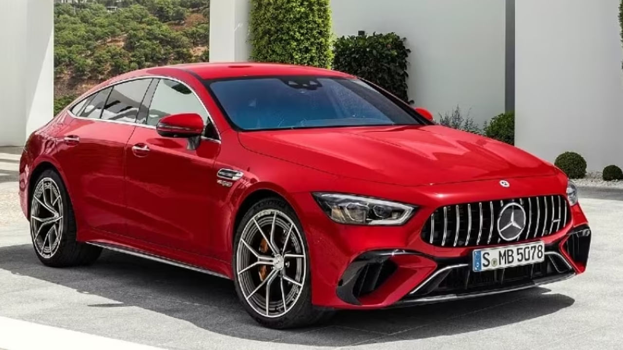 Mercedes AMG GT S E Performance: భారతదేశంలో దీనిని ఏప్రిల్‌లో ప్రారంభించవచ్చు. ఇది 4-లీటర్ ట్విన్-టర్బో V8 ఇంజన్‌తో వస్తుంది. ఇది 639PS, 900Nm శక్తిని ఉత్పత్తి చేయగలదు. అయితే, దీని హైబ్రిడ్ సెటప్ 843PS, 1470Nm (కలిపి) ఉత్పత్తి చేసే సామర్థ్యాన్ని అందిచనున్నారు.