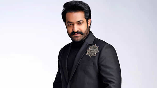 NTR : యంగ్ టైగర్ బాలీవుడ్లో సినిమా చేయనున్నారా..? ఆయన అందుకే తారక్ ను కలిశారా..?