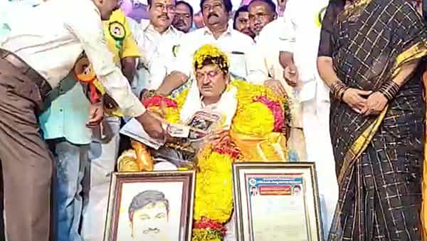 NTR Shathabdhi Utsavalu: నటుడు రాజేంద్ర ప్రసాద్కు NTR శతాబ్ది అవార్డు.. సూర్యచంద్రులున్నంతకాలం అన్న ప్రజల మదిలోనే..