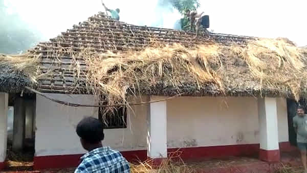 Viral: పాడుబడ్డ ఇంటికి డైలీ రాత్రి వచ్చిపోతున్న గుర్తుతెలియని వ్యక్తులు.. పోలీసులు సోదాలు చేయగా