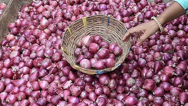 ఉల్లి పొట్టే కదా చెత్తబుట్టలో పడేయకండి..స్కిన్ స్పెషలిస్టు తగ్గించలేని జబ్బులు సైతం తగ్గించేస్తుంది..