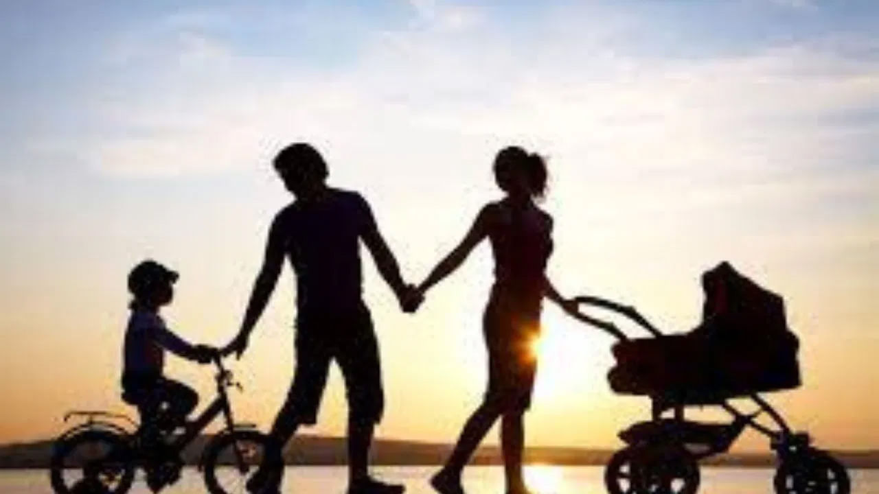 పోలిక: చాలా మంది తల్లిదండ్రులు తమ పిల్లలను ఇతరులతో పోల్చుతారు. అలా చేయొద్దు. ఎందుకంటే.. ఎవరి సామర్థ్యం వారిది. పోలుస్తూ చూడటం వల్ల.. పిల్లలు మరింత నిరాశకు గురవుతుంటారు.