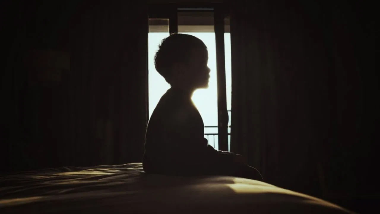 సామర్థ్యానికి మించి పనిభారం: ప్రతి బిడ్డకు తన ప్రత్యేక లక్షణం ఉంటుంది. వారి సామర్థ్యం కంటే ఎక్కువ పని ఇవ్వడం ద్వారా వారిని మరింత బలహీనపరిచినవారవుతారు. తద్వారా వారు తీవ్ర నిరాశకు గురవుతారు.