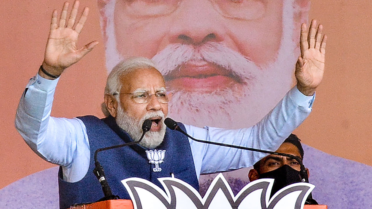 PM Modi: ప్రపంచంలోని ఏ శక్తి కూడా మన ప్రజాస్వామ్యాన్ని దెబ్బతీయలేదు.. హుబ్బళ్లిలో సభలో రాహుల్ను టార్గెట్ చేసిన ప్రధాని మోదీ..