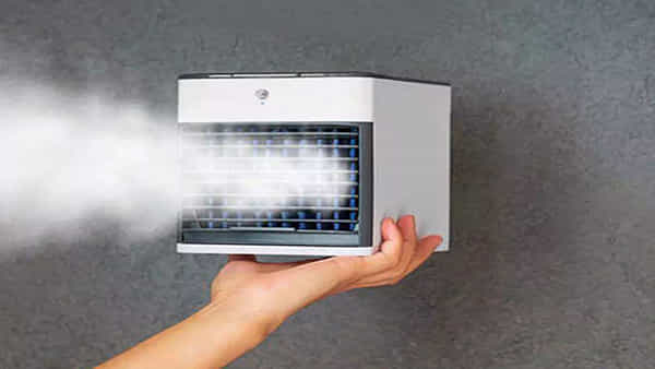 Portable Mini AC: అబ్బ.. ఎంతచల్లటి కబురు..! కూలర్ కంటే చౌకైన ఏసీ.. కరెంట్ అవసరం కూడా లేకుండానే..