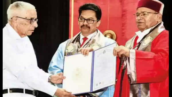 Inspiring Story: మీరు గ్రేట్ సార్.. పీహెచ్డీ పట్టాపుచ్చుకుని.. చిన్ననాటి కలను 79 ఏళ్లలో నెరవేర్చుకున్న ప్రొఫెసర్