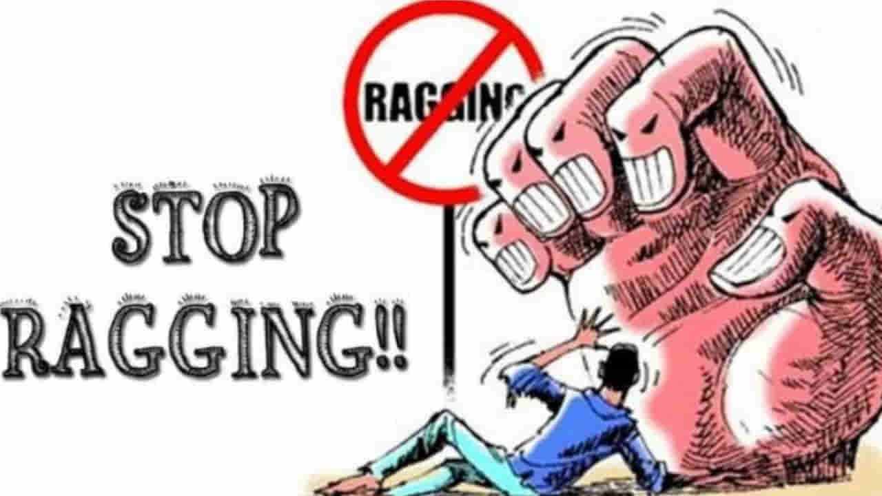 Nizamabad Ragging: నిజామాబాద్​ ర్యాగింగ్ రక్కసి.. సీనియర్స్ ఈవ్‌టీజీంగ్ చేస్తున్నారంటున్న బీఫార్మాసీ విద్యార్థులు..