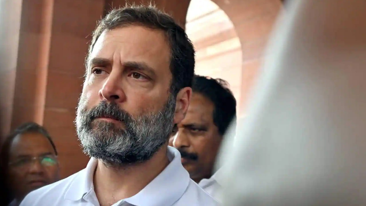 Rahul Gandhi: ఆ అమ్మాయి ఎవరో చెప్పండి.. వివరాల కోసం రాహుల్ గాంధీ నివాసంలో చేరుకున్న ఢిల్లీ స్పెషల్ బ్రాంచ్ పోలీసుల..
