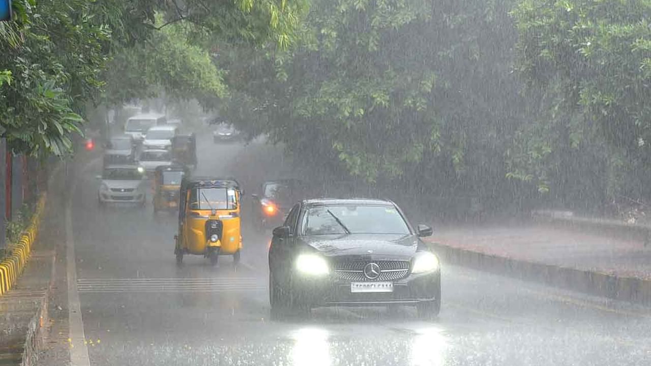 Rains Alert: మరో రెండు రోజులు వర్షాలు..  తెలుగు రాష్ట్రాలకు ఎల్లో అలర్ట్ జారీ.. రైతులు అప్రమ‌త్తంగా ఉండాల‌ని హెచ్చరిక