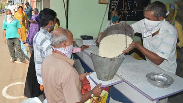 Ration Card: రేషన్ కార్డు ఉంటే ఉచిత నిత్యావసరాలు మాత్రమే కాదు..! మరెన్నో ఉపయోగాలు, ప్రయోజనాలు..