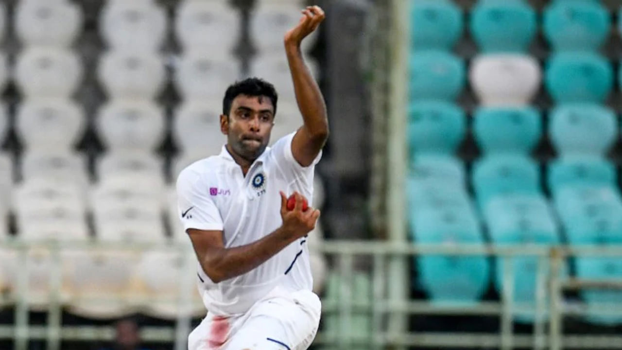 ఐసీసీ ర్యాంకింగ్స్లో అశ్విన్తో పాటు ఇద్దరు భారత బౌలర్లు సత్తా చాటారు. జస్ప్రీత్ బుమ్రా నాలుగో స్థానానికి, రవీంద్ర జడేజా 8వ స్థానానికి చేరుకున్నారు. ఇద్దరూ ఒక్కో స్థానం ఎగబాకారు.