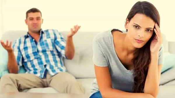 Relationship Tips: మీ భాగస్వామికి ఎన్నటికీ చెప్పకూడని విషయాలివే.. చెప్తే వైవాహిక జీవితంలో కష్టాలు ఖాయాం..!