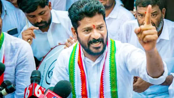 Revanth Reddy: టీఎస్పీఎస్సీ పేపర్ల లీక్పై రేవంత్ రెడ్డి సంచలన వ్యాఖ్యలు.. స్కామ్లో ఆ మంత్రి పీఏ హస్తం ఉందంటూ..