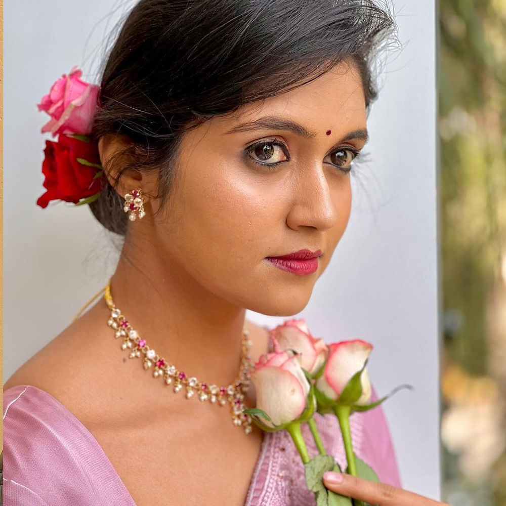 సైరత్ తర్వాత కాగర్, ఝుండ్, మేకప్ చిత్రాల్లో నటించింది. వరుస చిత్రాలతో బిజీగా ఉన్నప్పటికీ.. సోషల్ మీడియాలో మాత్రం ఫుల్ యాక్టివ్ గా ఉంటుంది రుంకు రాజ్ గురు. 