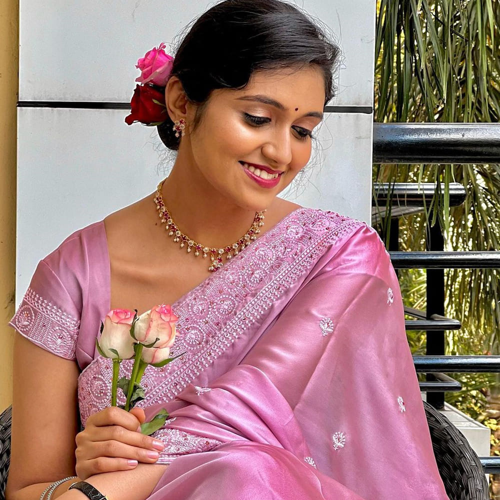 2016లో విడుదలైన మరాఠీ చిత్రం సైరత్ మూవీతో బిగ్ స్క్రీన్ పై సందడి చేసింది రింకు. ఈ సినిమా అప్పట్లే బాక్సాఫీస్ వద్ద సెన్సెషన్ క్రియేట్ చేసింది. ఈ సినిమాతో రింకు ఫాలోయింగ్ కూడా పెరిగిపోయింది. 