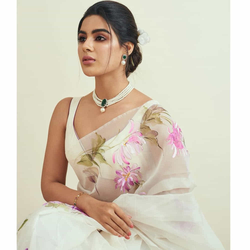 ప్రస్తుతం మెగా హీరో సాయి ధరమ్ తేజ్ సరసన విరూపాక్ష చిత్రంలో నటిస్తుంది. అంతేకాకుండా మరో రెండు అవకాశాలు కూడా వచ్చినట్లుగా తెలుస్తోంది. ఓవైపు సినిమాలకు గ్రీన్ సిగ్నల్ ఇస్తూనే.. మరోవైపు నెట్టింట రచ్చ చేస్తుంది.