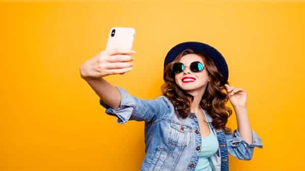 Selfie Camera Phones: హాట్ కేకుల్లా అమ్ముడవుతున్న టాప్ సెల్ఫీ కెమెరా ఫోన్లు ఇవే.. బ్యూటీ మోడ్తో అద్భుతాలు..