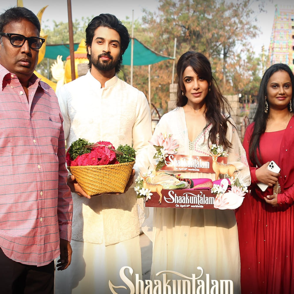 'శాకుంతలం' ప్రమోషన్స్ స్టార్ చేసిన సమంత, దేవ్ మోహన్.. పెద్దమ్మ ఆలయంలో చిత్రయూనిట్ పూజలు.. 