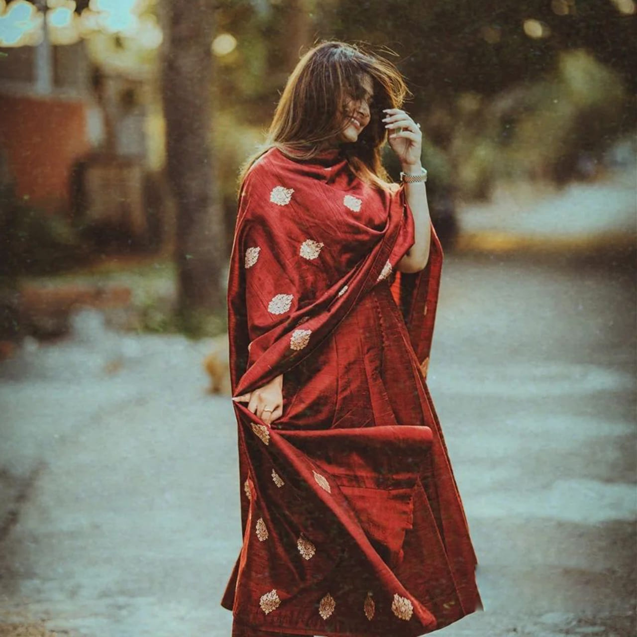 తెలుగు ప్రేక్షకులకు హీరోయిన్ స్నేహ గురించి ప్రత్యేకంగా చెప్పాల్సిన పనిలేదు. తన నటనతో టాలీవుడ్ ఆడియన్స్‏ను ఆకట్టుకుంది స్నేహ. గ్లామరస్ పాత్రకు అమడ దూరంలో ఉంటూ… కంటెంట్ ప్రాధాన్యత ఉన్న సినిమాలను ఎంచుకుంటూ సుధీర్ఘ కాలంపాట్ టాప్ హీరోయిన్‏గా కొనసాగింది.
